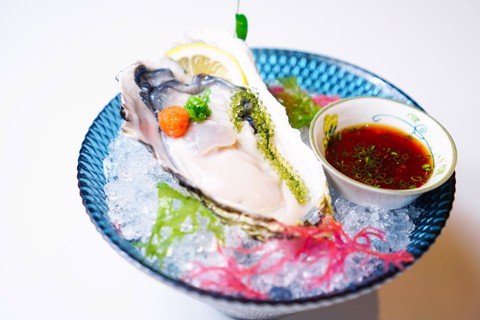 Raw Oyster (Japanese)